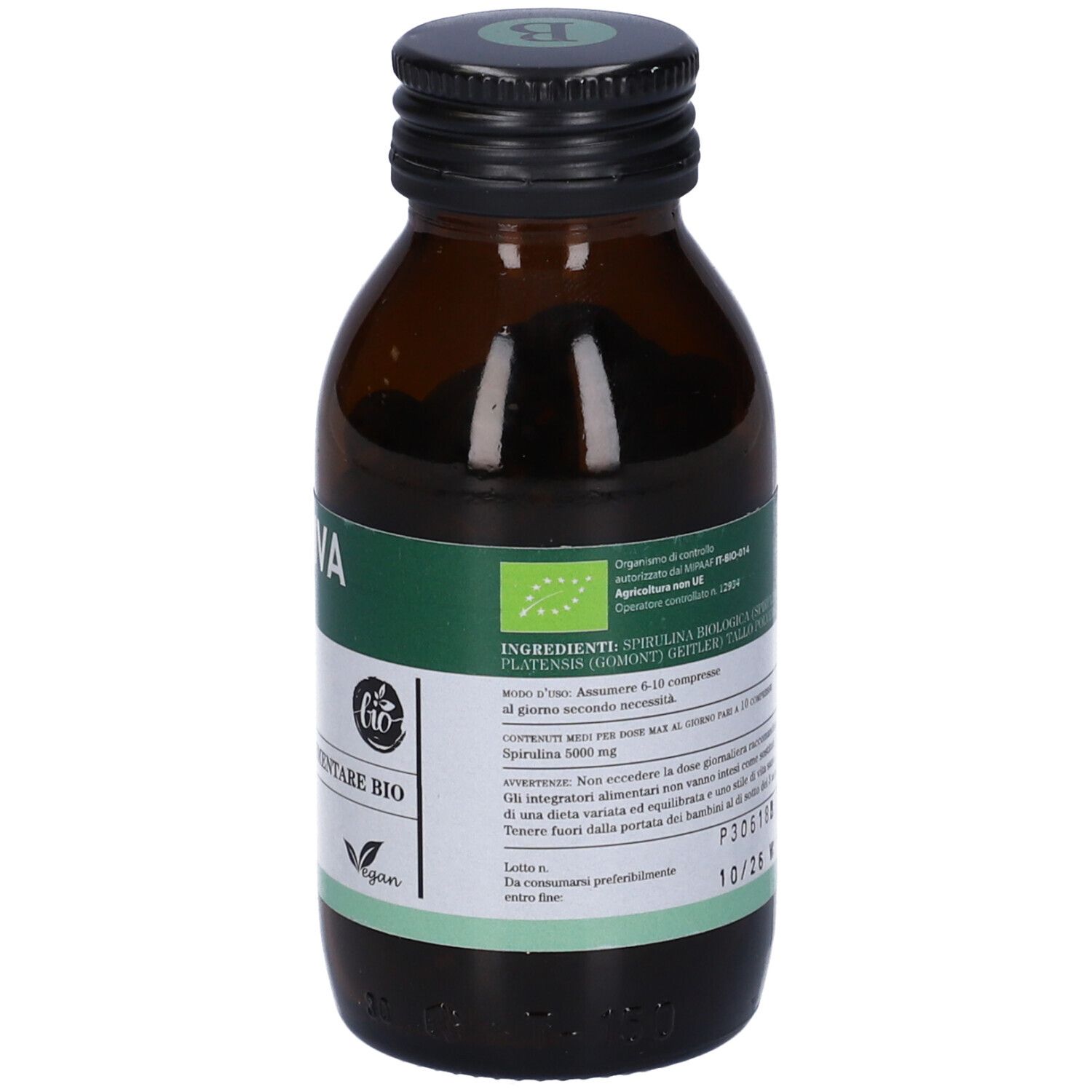 Flacone di vetro marrone con tappo nero. Etichetta con nome del prodotto, marchio e sigillo bio. Logo vegano.