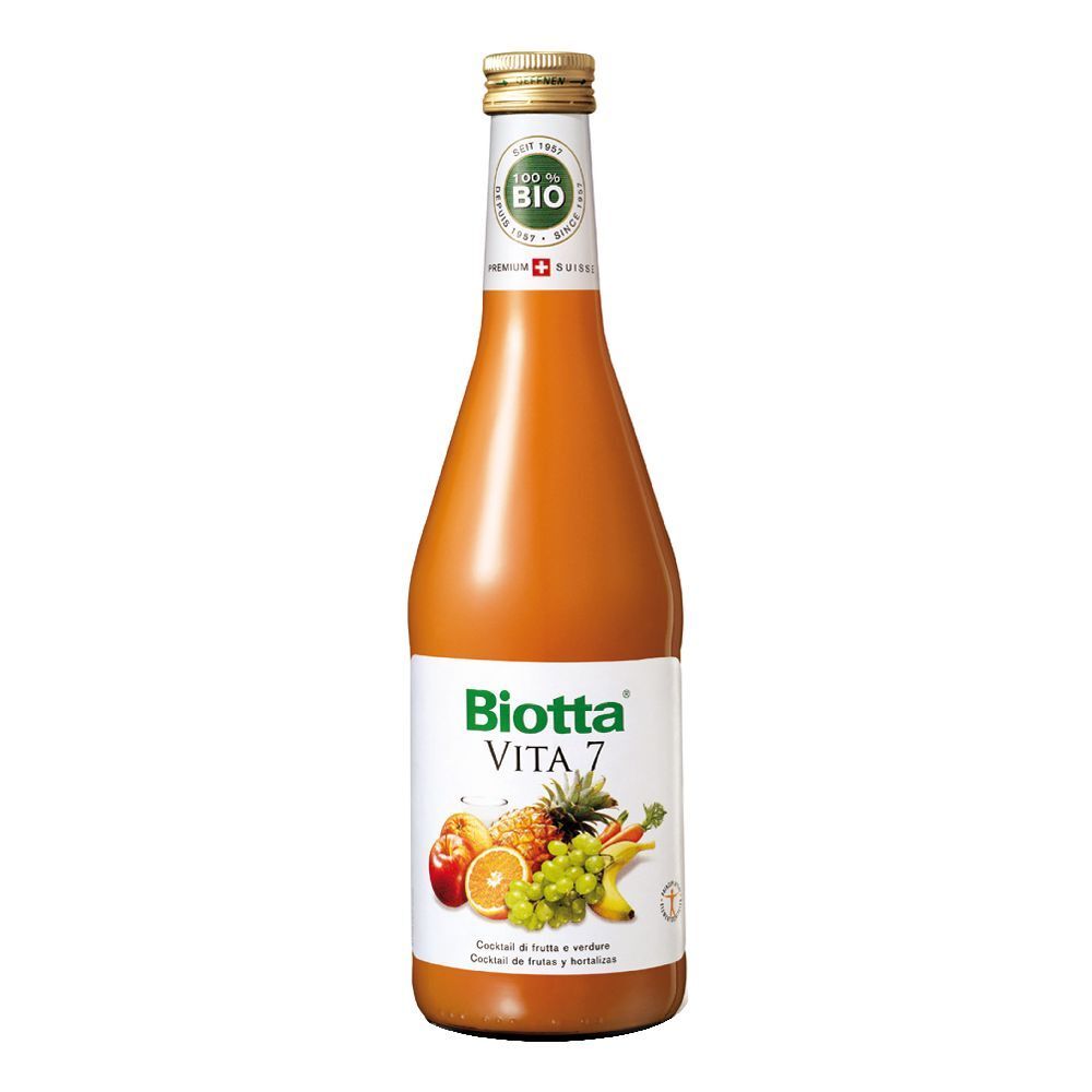 Bottiglia di succo Biotta Vita 7. Succo arancione in bottiglia di vetro con etichetta. Sigillo bio e illustrazioni di frutta.