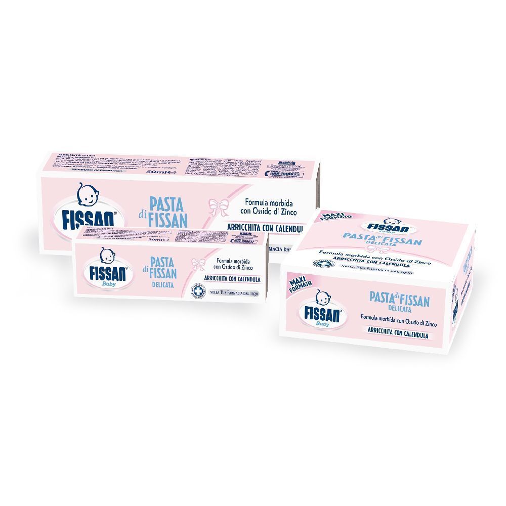 Tre confezioni di Fissan Babycreme di diverse dimensioni. Design rosa e bianco con nome e logo del prodotto.