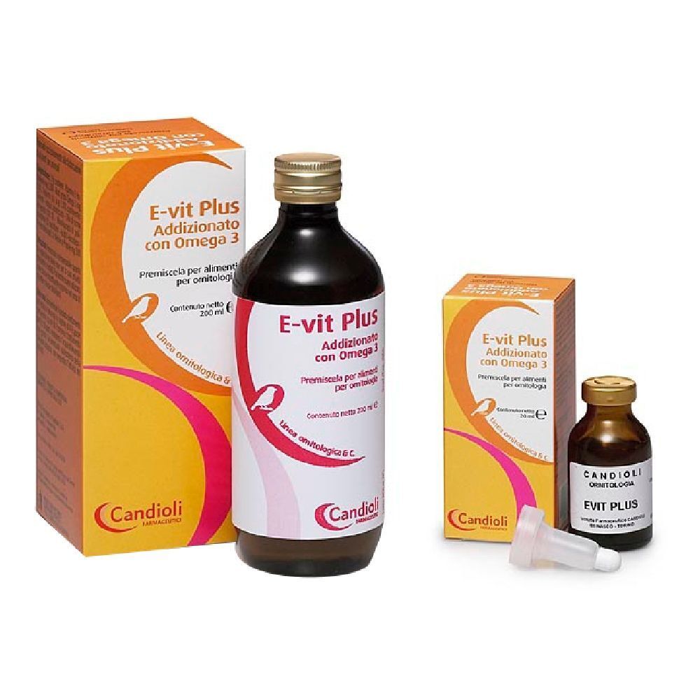 Diverse bottiglie e confezioni di E-Vit Plus. Una bottiglia grande e due piccole con confezioni.