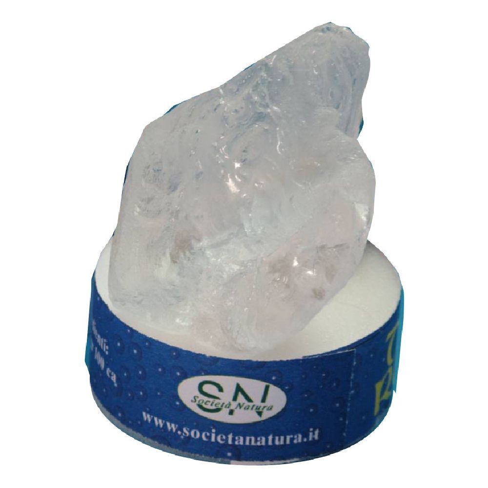 Cristallo su base, fascia blu con scritta e logo. Nome del prodotto non visibile.