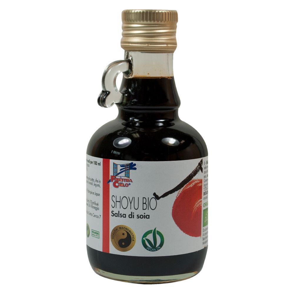 Bottiglia di vetro con liquido scuro. Etichetta: Shoyu Bio, Salsa di soia. Manico sul collo.