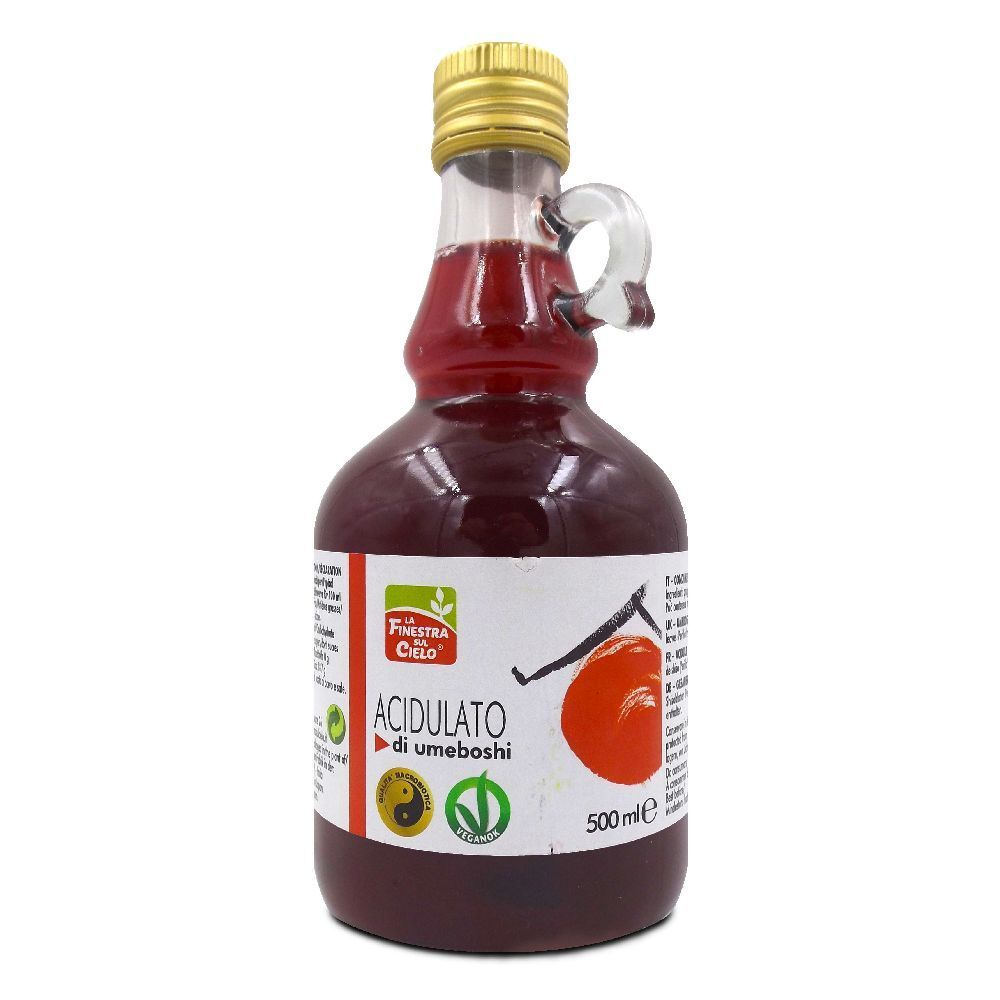 Bottiglia di vetro con liquido rosso. Tappo dorato, manico. Scritta: Acidulato di Umeboshi, 500ml.