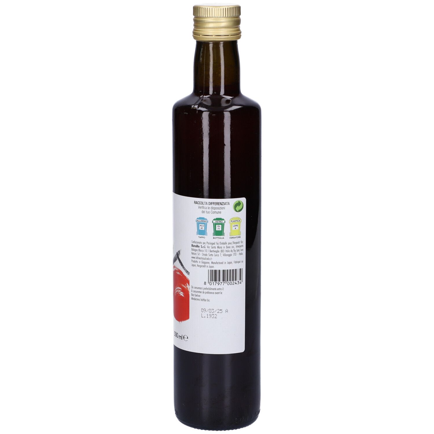 Bottiglia di vetro marrone con liquido rosso. Retro con testo e indicazione 500ml.