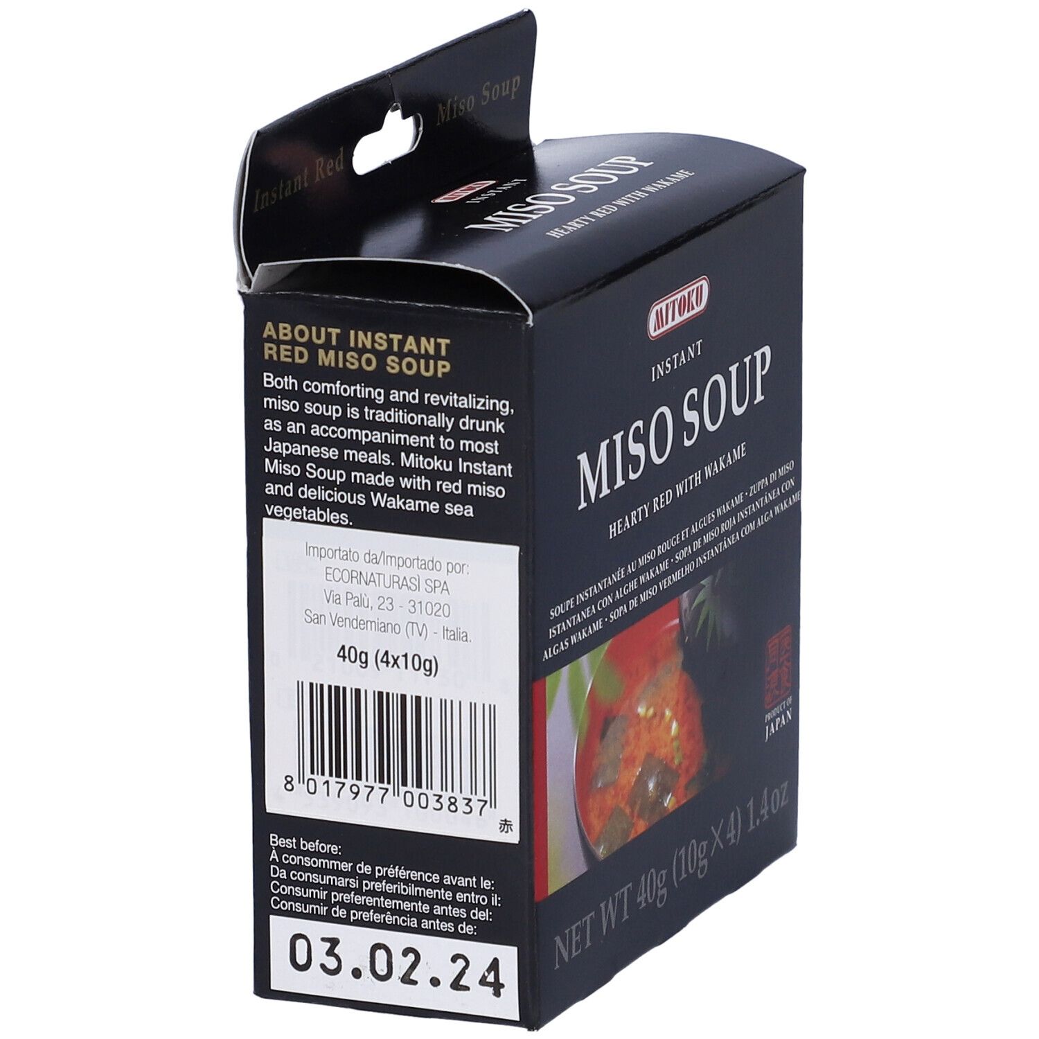 Scatola nera di zuppa di miso. Scritta: MITOKU, MISO SOUP, 40g. Prodotto dal Giappone. Retro con testo.