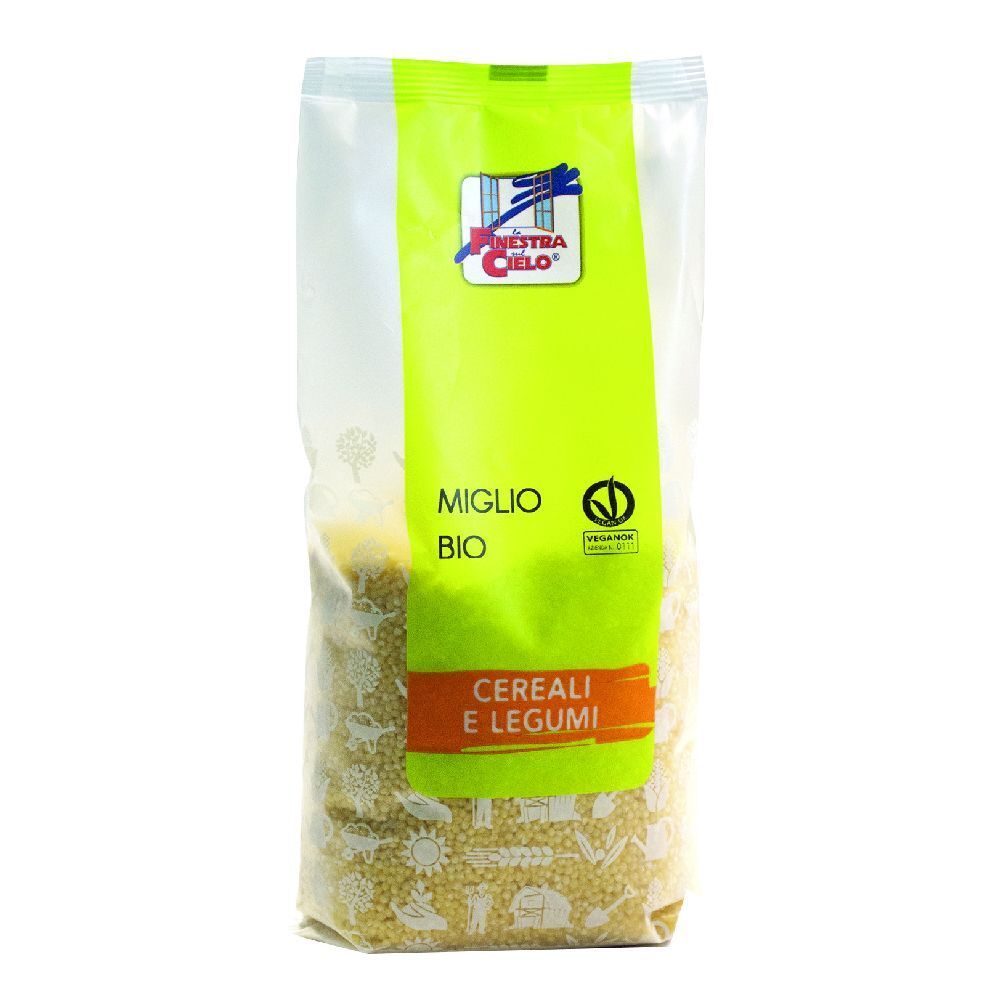 Confezione di cereali. Scritta: Miglio Bio, Cereali e Legumi. Design verde e bianco, logo.