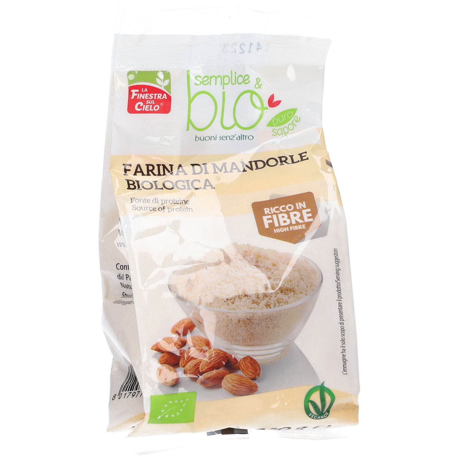 Confezione di farina di mandorle. Scritta: Farina di Mandorle Biologica. Sigillo bio.