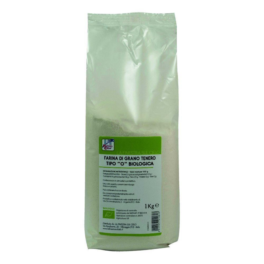Farina di grano tenero in confezione trasparente. Scritta: Farina di Grano Tenero Tipo 0 Biologica, 1 kg, marchio bio.