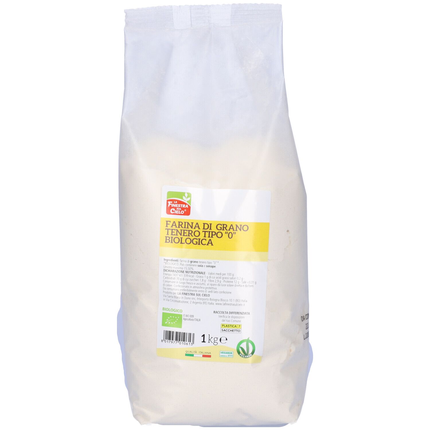 Farina di grano tenero in confezione trasparente. Scritta: Farina di Grano Tenero Tipo 0 Biologica, 1 kg, marchio bio.