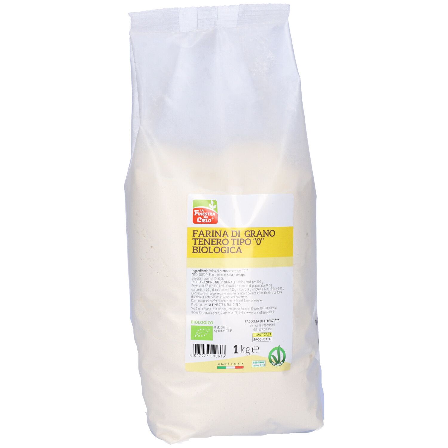 Farina di grano tenero in confezione trasparente. Scritta: Farina di Grano Tenero Tipo 0 Biologica, 1 kg, marchio bio.