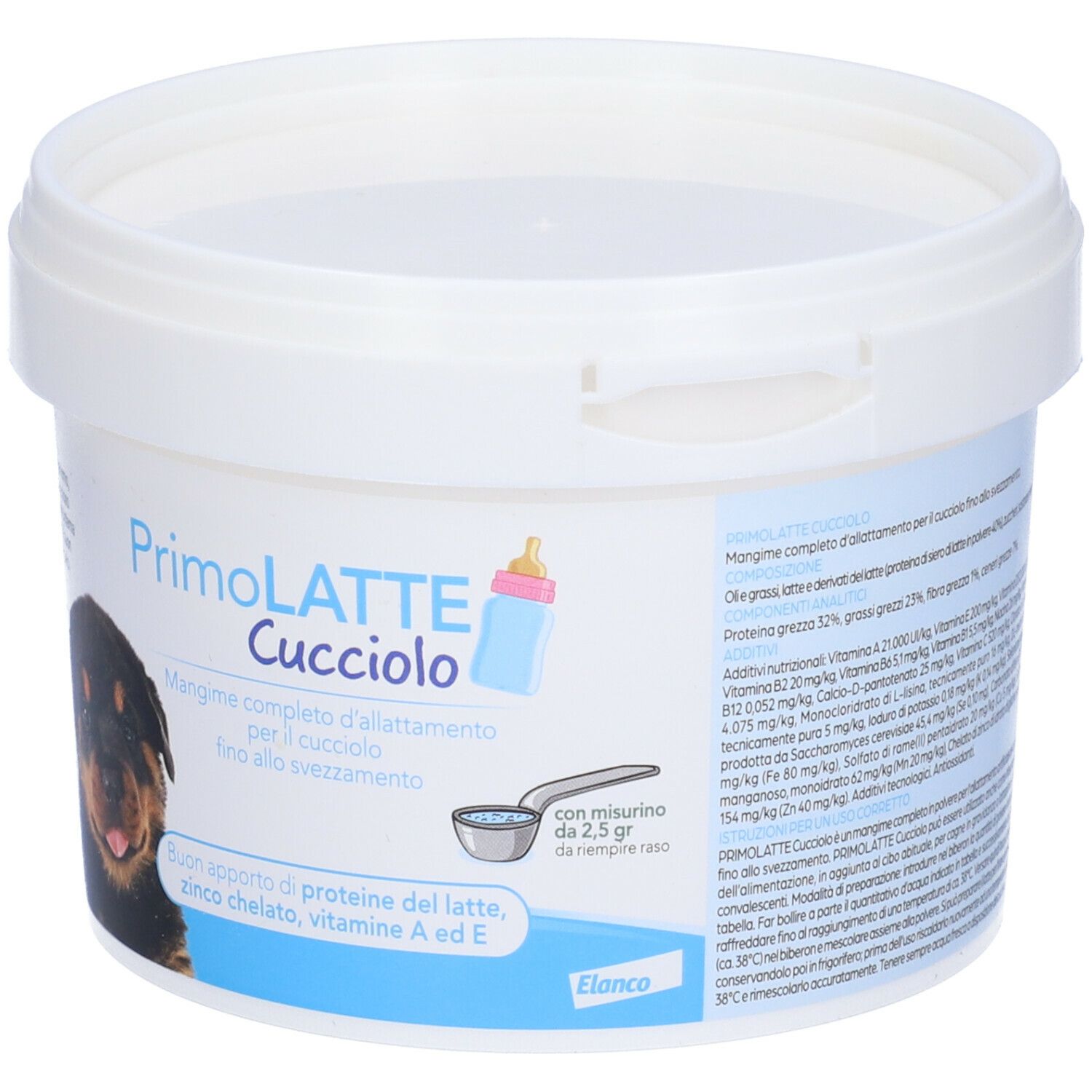 Secchio bianco con stampa del prodotto. Stampa: PrimoLATTE Cucciolo, biberon, misurino. Testo: Buon apporto di proteine del latte, zinco chelato, vitamine A ed E.