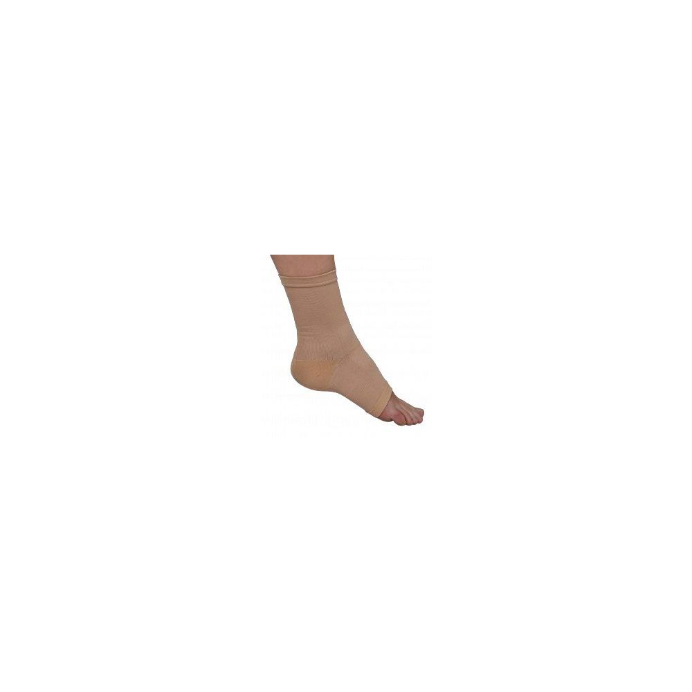 Cavigliera beige su un piede. Dita visibili. Materiale color carne. Su sfondo chiaro.