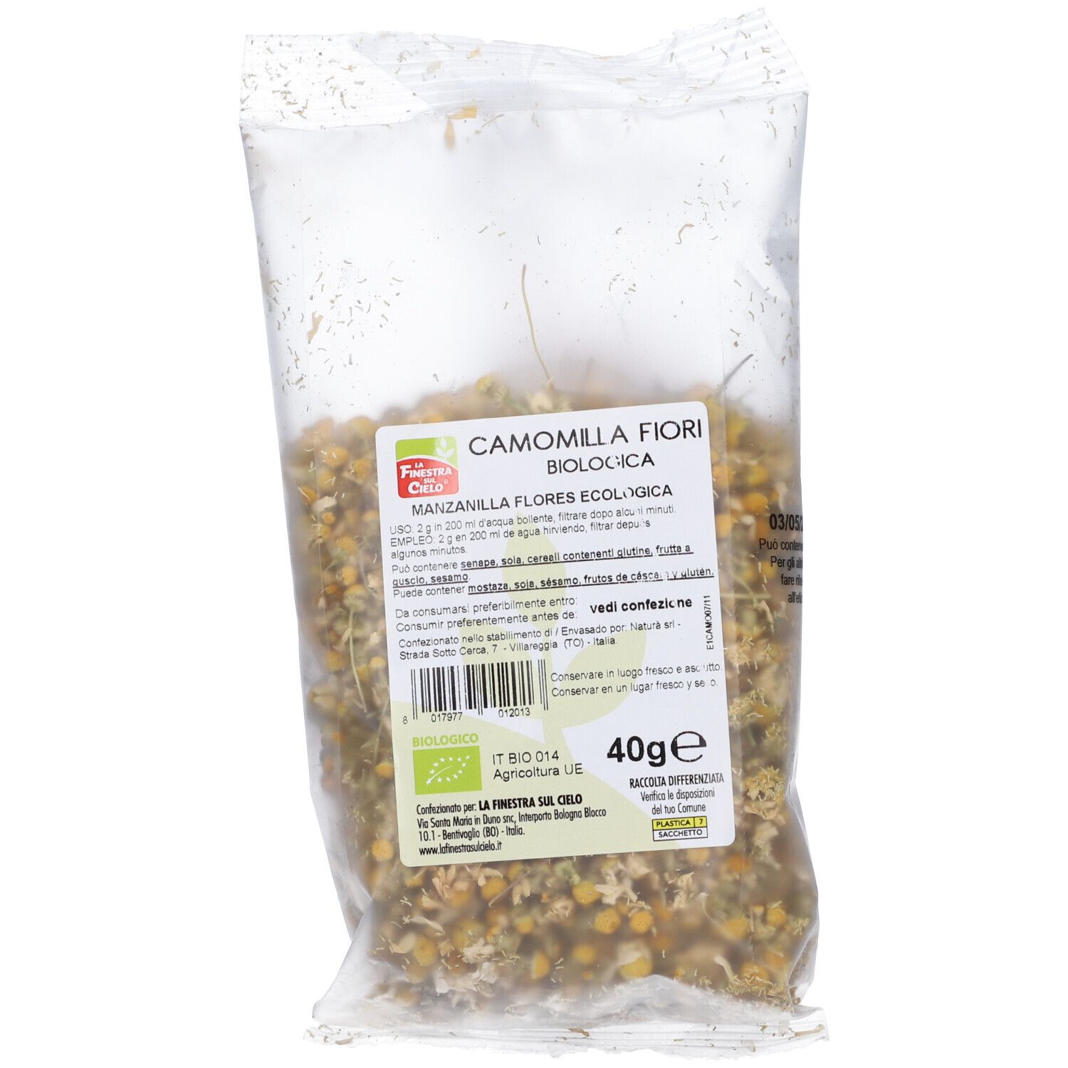 Fiori di camomilla in busta trasparente. Scritta: Camomilla Fiori Interi Bio, 40g. Certificazione biologica.