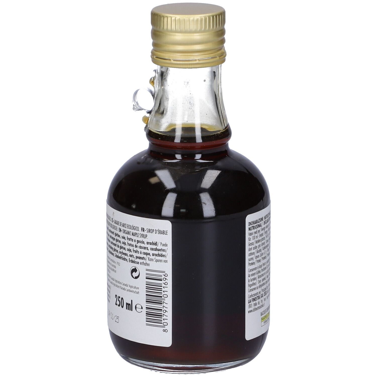 Vista posteriore di una bottiglia di vetro di sciroppo d'acero. Etichetta con testo e indicazione di 250 ml.