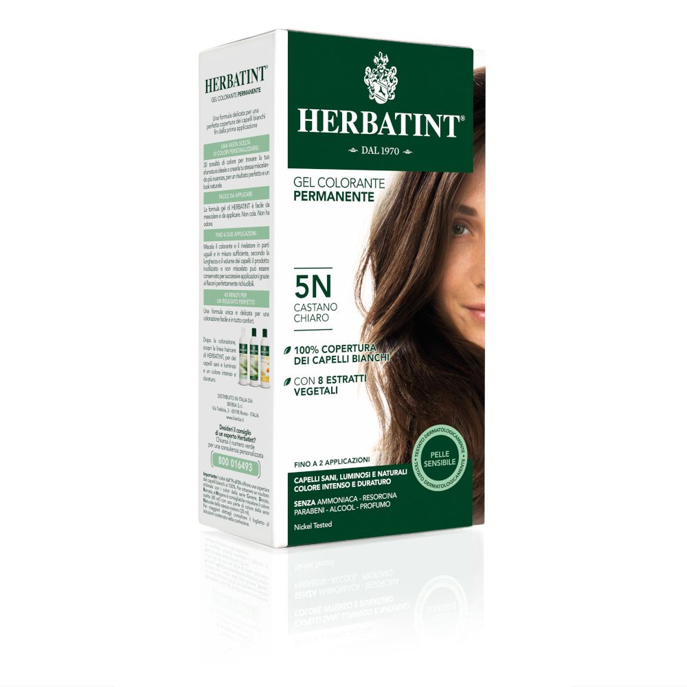HERBATINT® 5N, tinta per capelli castano chiaro. Confezione con immagine del prodotto e donna. Scritta: 5N, castano chiaro.