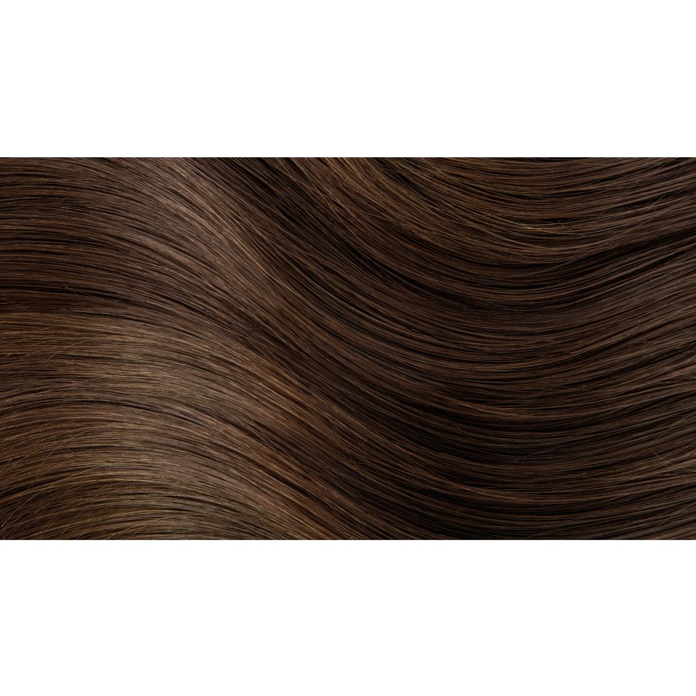 Primo piano di capelli castani. Le ciocche sono ondulate e lucenti. Nessuna informazione sul prodotto visibile.