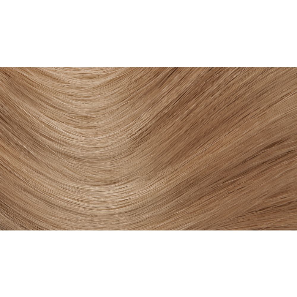 Primo piano di capelli biondo chiaro. Struttura ondulata. Nessuna confezione o informazione sul prodotto visibile.