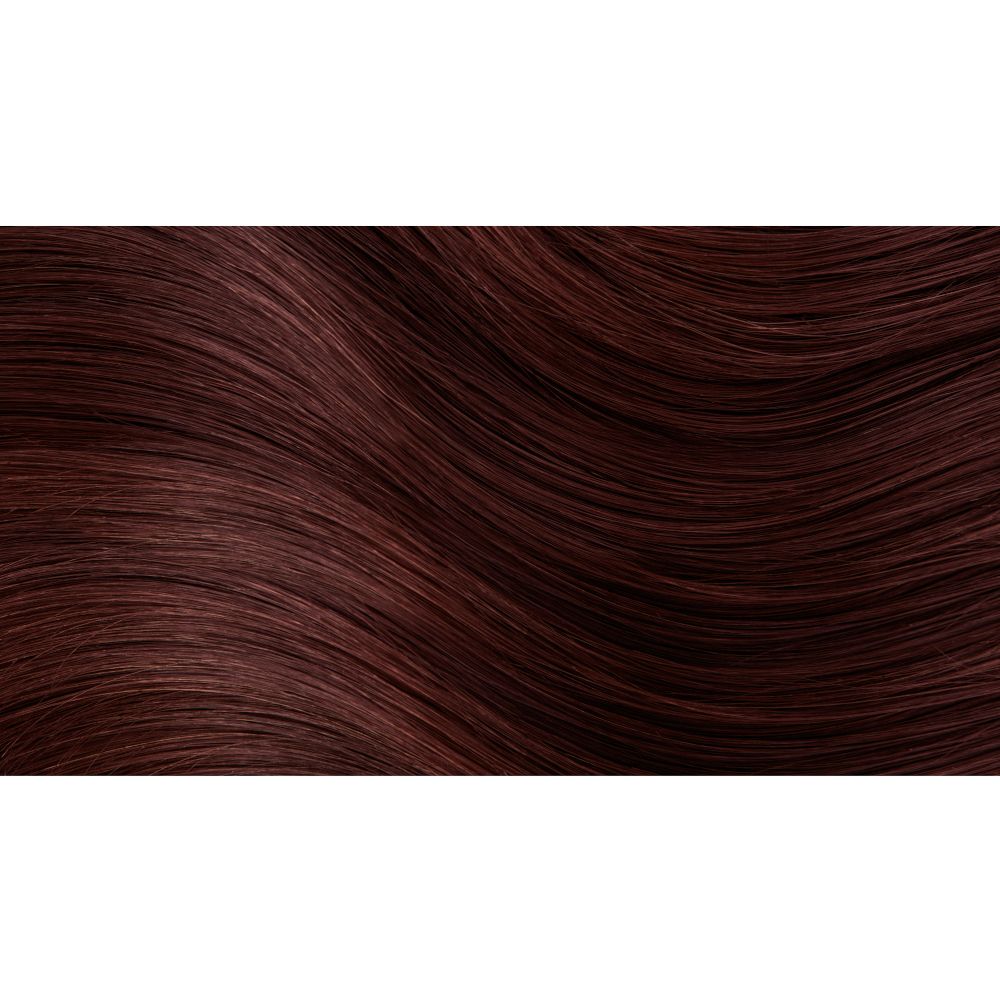 Primo piano di capelli castano ramato. Onde e texture. Tonalità 4R.