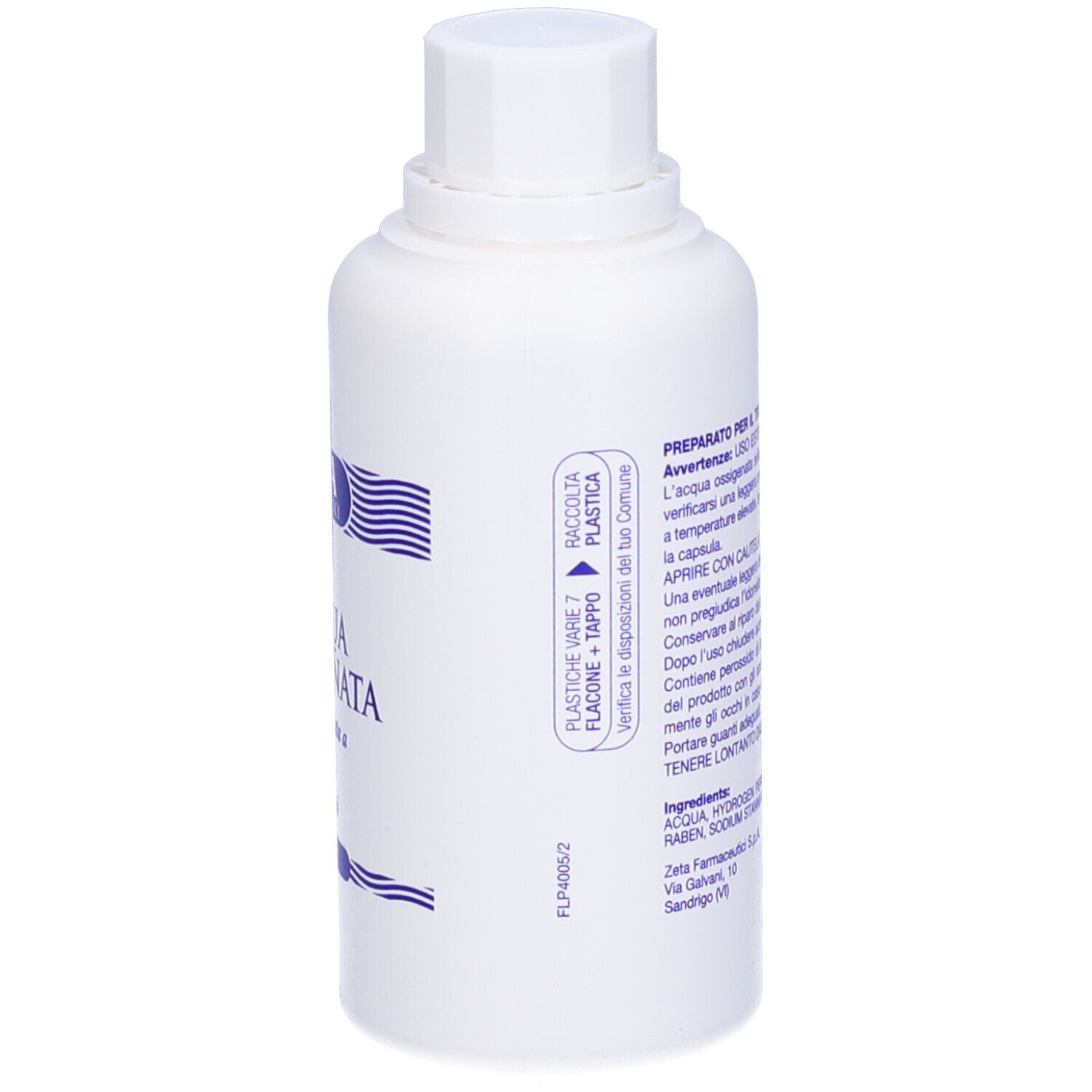 Flacone bianco con etichetta blu. Scritta: Acqua Ossigenata. Retro con testo e simbolo di riciclaggio.