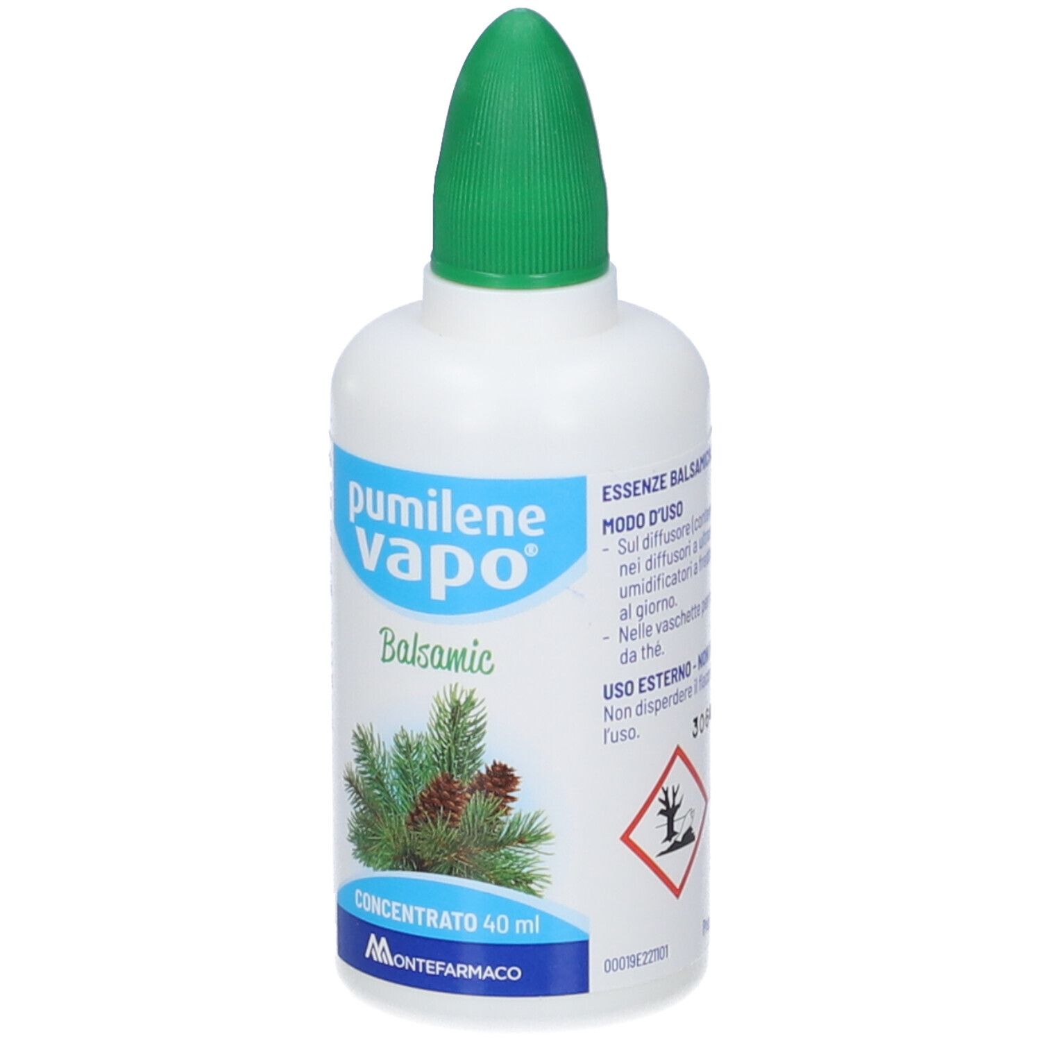 Weiße Flasche mit grünem Verschluss. Aufschrift: Pumilene Vapo Balsamic. Abbildung von Kiefernzweigen und Zapfen. Konzentrat.