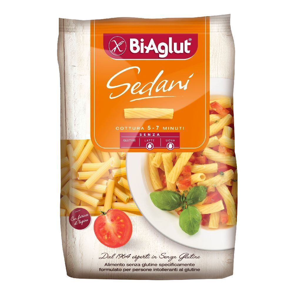 Confezione di pasta Biaglut Sedani. Pasta gialla in busta. Senza glutine, lattosio e soia. Pomodoro e basilico.