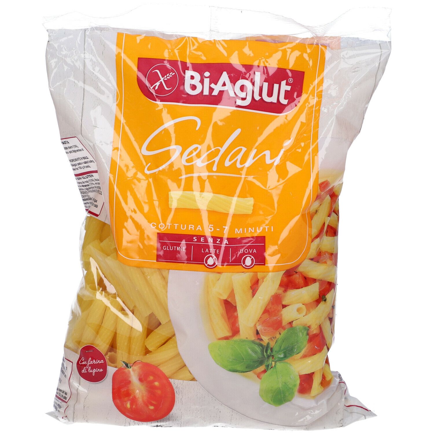 Confezione di pasta Biaglut Sedani. Pasta gialla in busta. Senza glutine, lattosio e soia. Pomodoro e basilico.