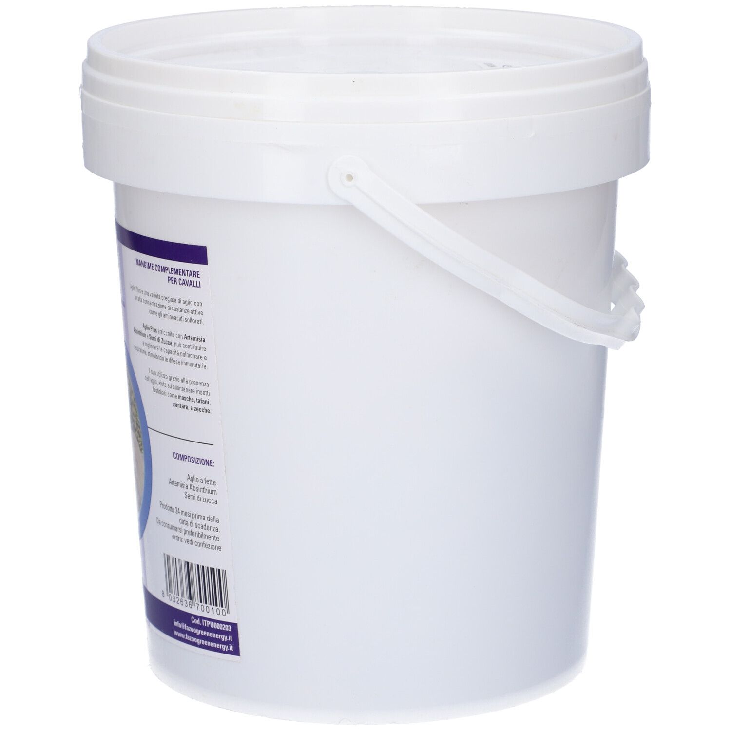 Secchio bianco con coperchio. Etichetta con informazioni prodotto. Testo: Aglio Plus, 1 kg.