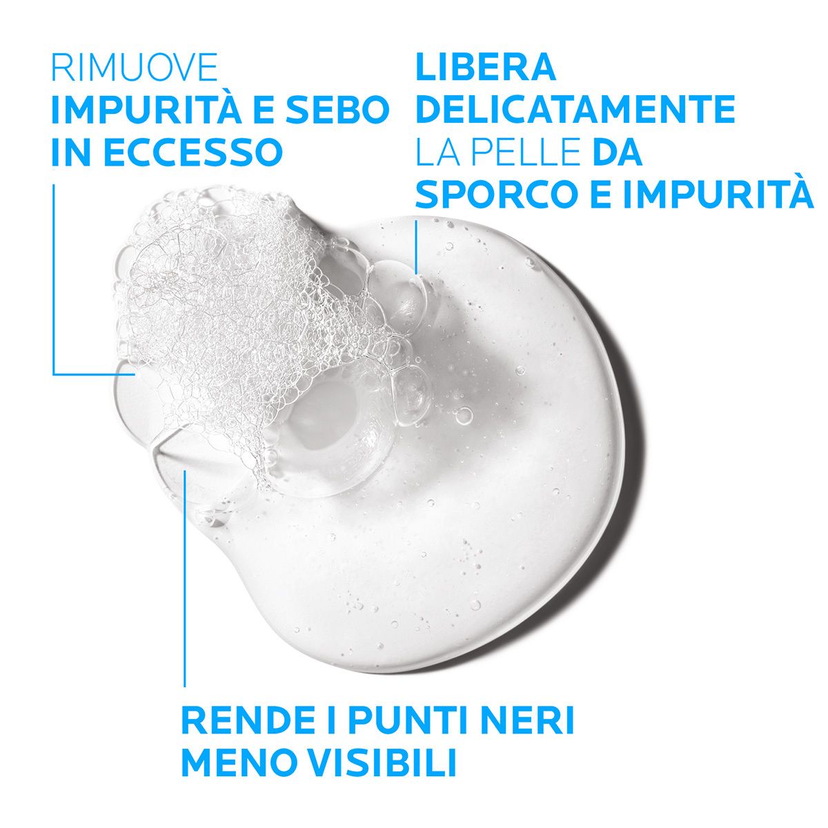 Primo piano di schiuma. Testo: Rimuove l'eccesso di sebo, libera la pelle dalle impurità, rende i punti neri meno visibili.