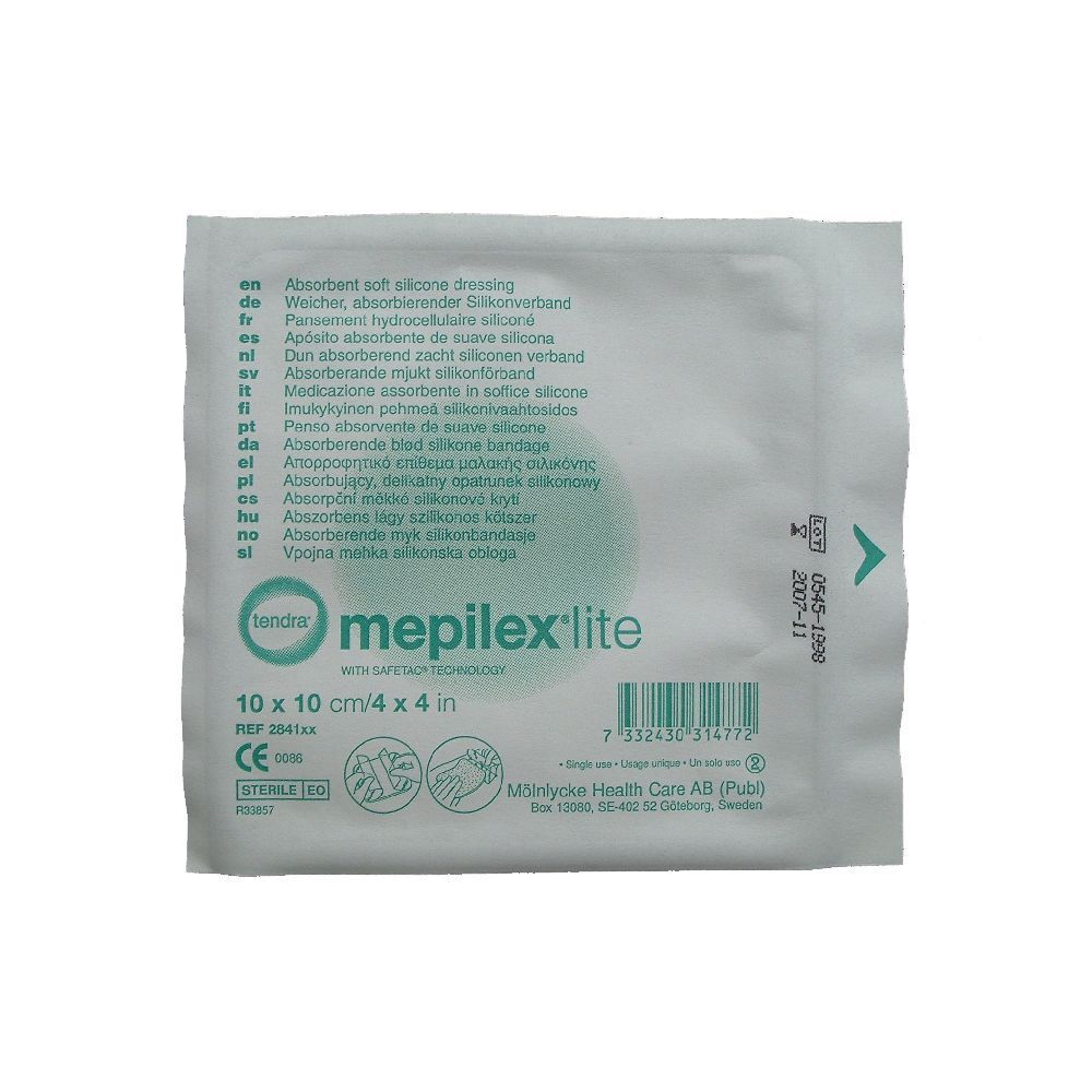 Medicazione Mepilex® lite confezionata, 10 x 10 cm. Testo multilingue. Produttore: Mölnlycke Health Care.