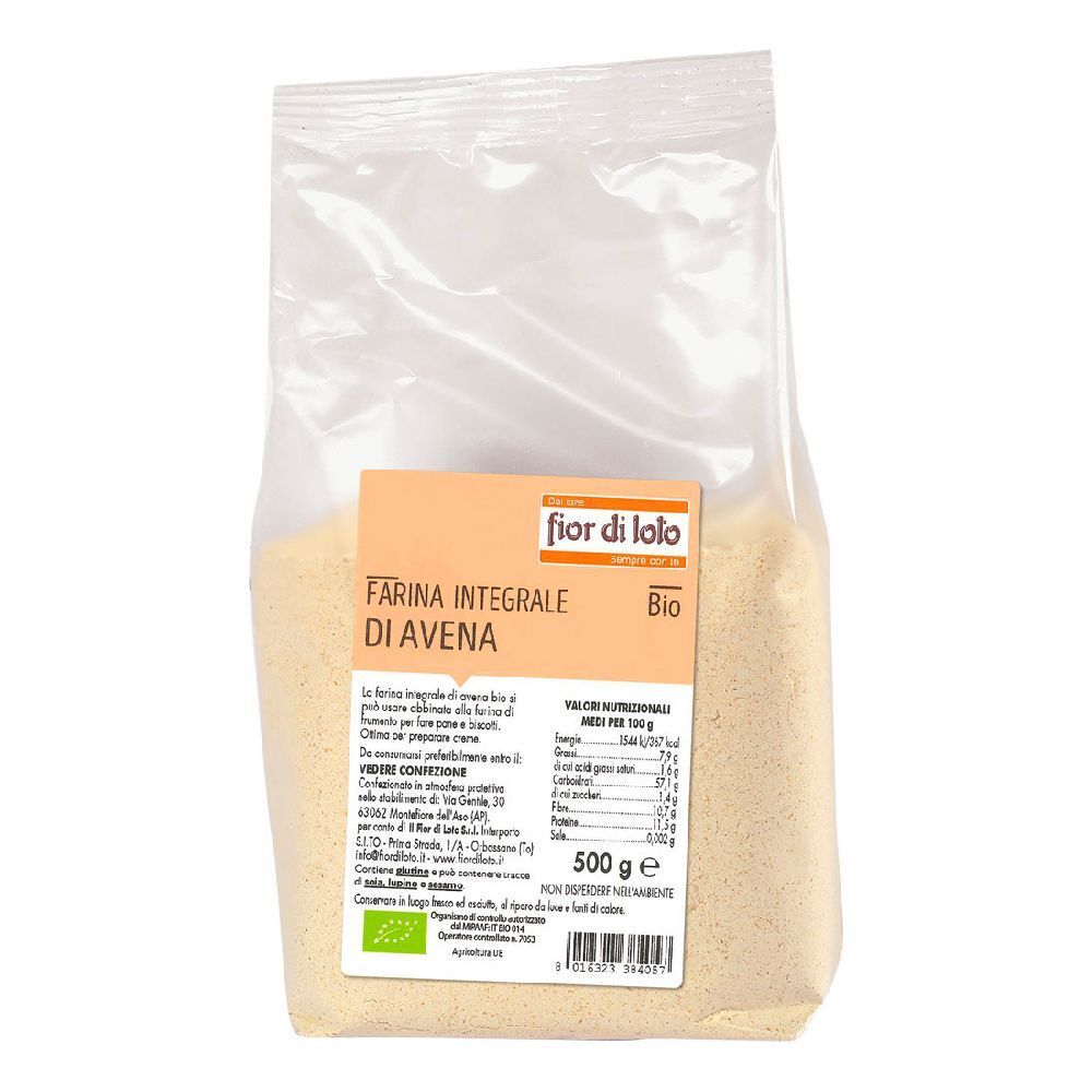 Confezione di farina integrale di avena. Scritta: Farina Integrale Di Avena Bio. Contiene informazioni nutrizionali e marchio bio. 500g.