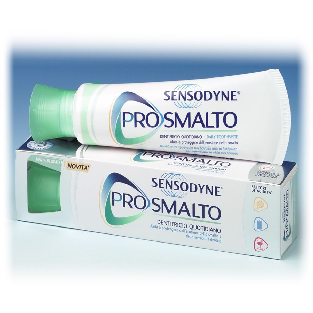 Tubo e scatola di dentifricio Sensodyne Pro Smalto. Il tubo e la scatola mostrano il nome del marchio e del prodotto.