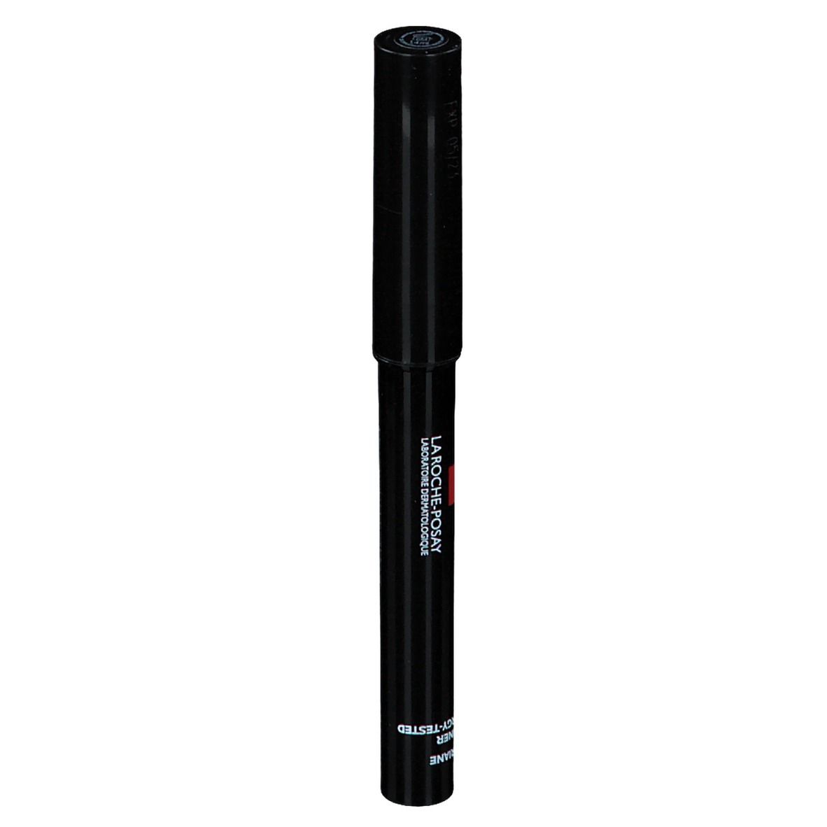 Geschlossener schwarzer Eyeliner-Stift. Marke und Produktname.
