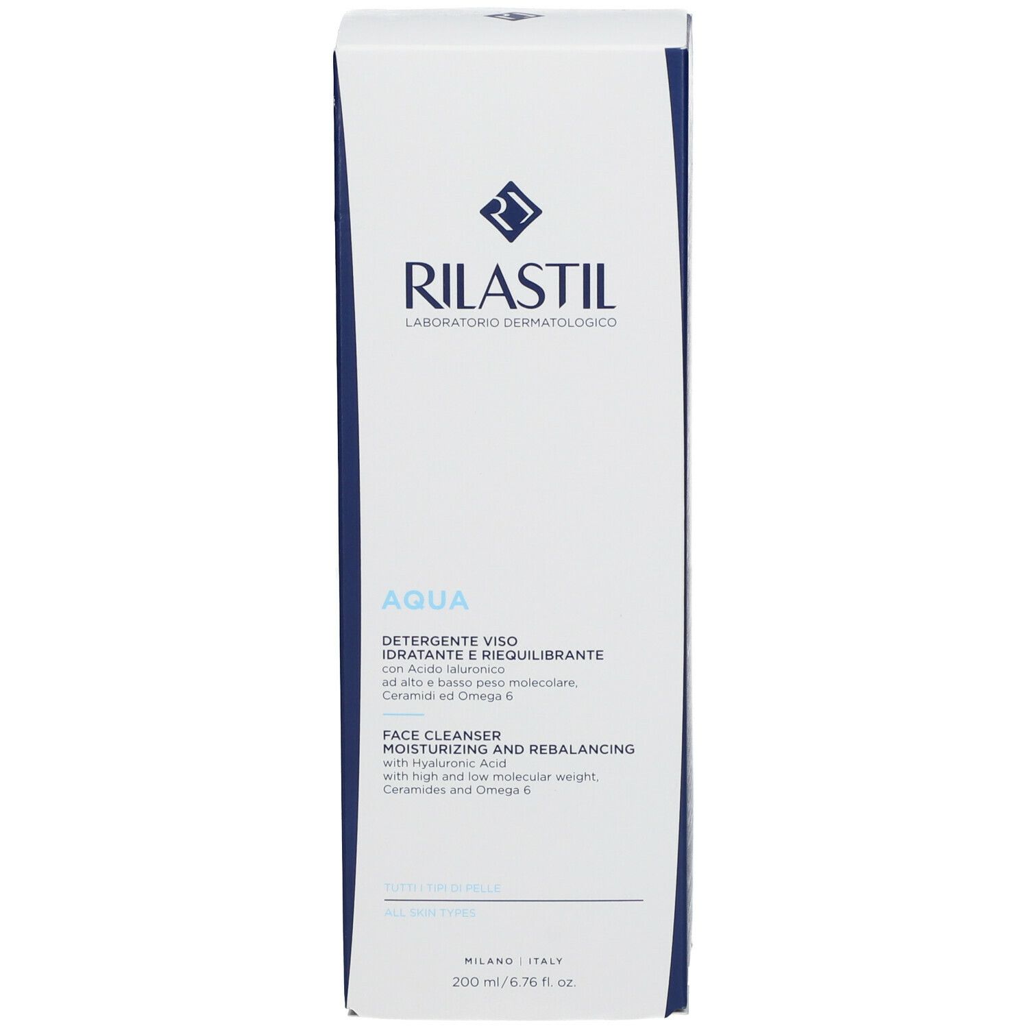 Lato della confezione del prodotto. Testo: AQUA, Face Cleanser. Logo del produttore. Per tutti i tipi di pelle.
