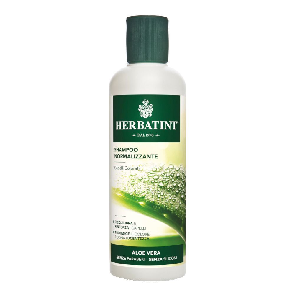 Flacone bianco, tappo verde. Etichetta con logo HERBATINT, nome prodotto e Aloe Vera. Per capelli colorati.