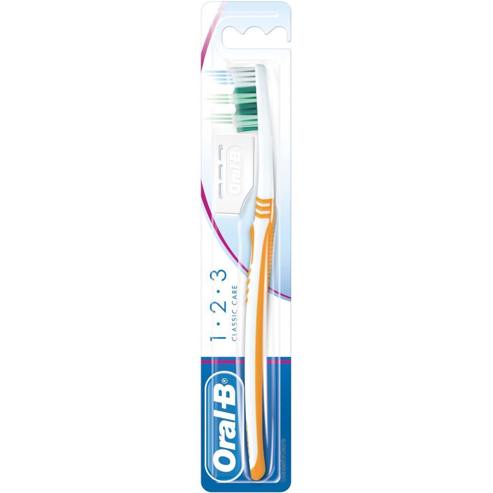 Zahnbürste in Blisterverpackung. Weißer Griff mit orangefarbenen Akzenten. Grüne und weiße Borsten. Marke Oral-B.