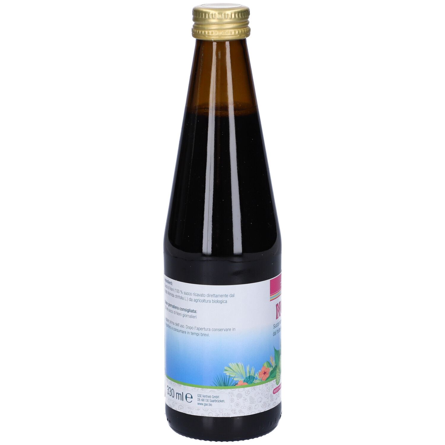 Bottiglia di vetro marrone con succo di Noni. Etichetta con informazioni nutrizionali, marchio bio, logo vegano. Tappo dorato.