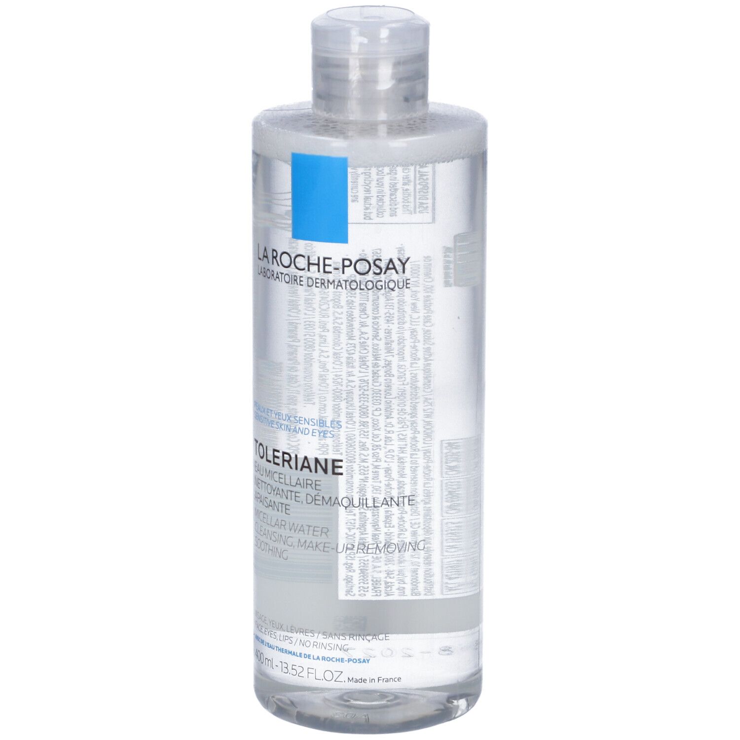 Flacone trasparente con etichetta blu. Scritta: La Roche-Posay, Toleriane, Acqua Micellare. Vista obliqua.