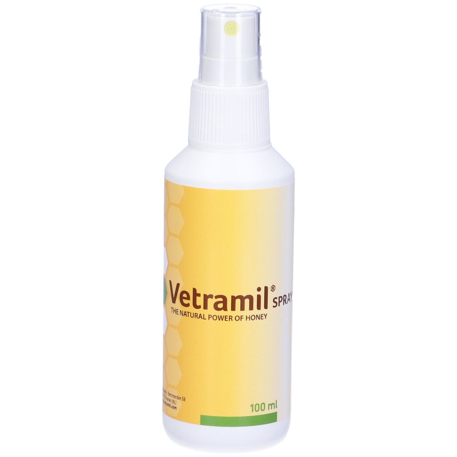 Flacone spray bianco con etichetta gialla. Scritta: Vetramil. Design a nido d'ape. Testina spray trasparente.