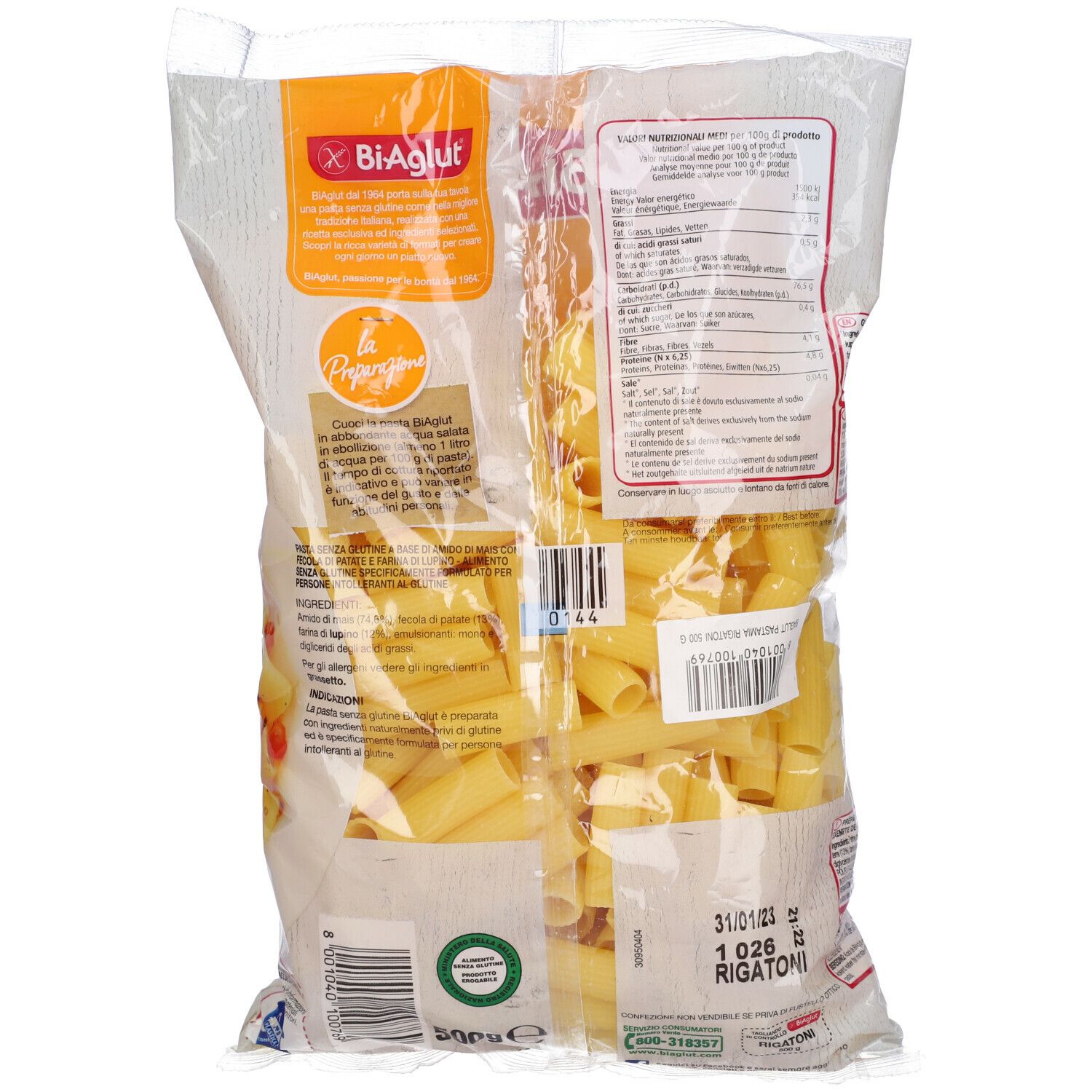 Retro della confezione di pasta Rigatoni. Informazioni e valori nutrizionali. Pasta visibile attraverso l'imballaggio trasparente.