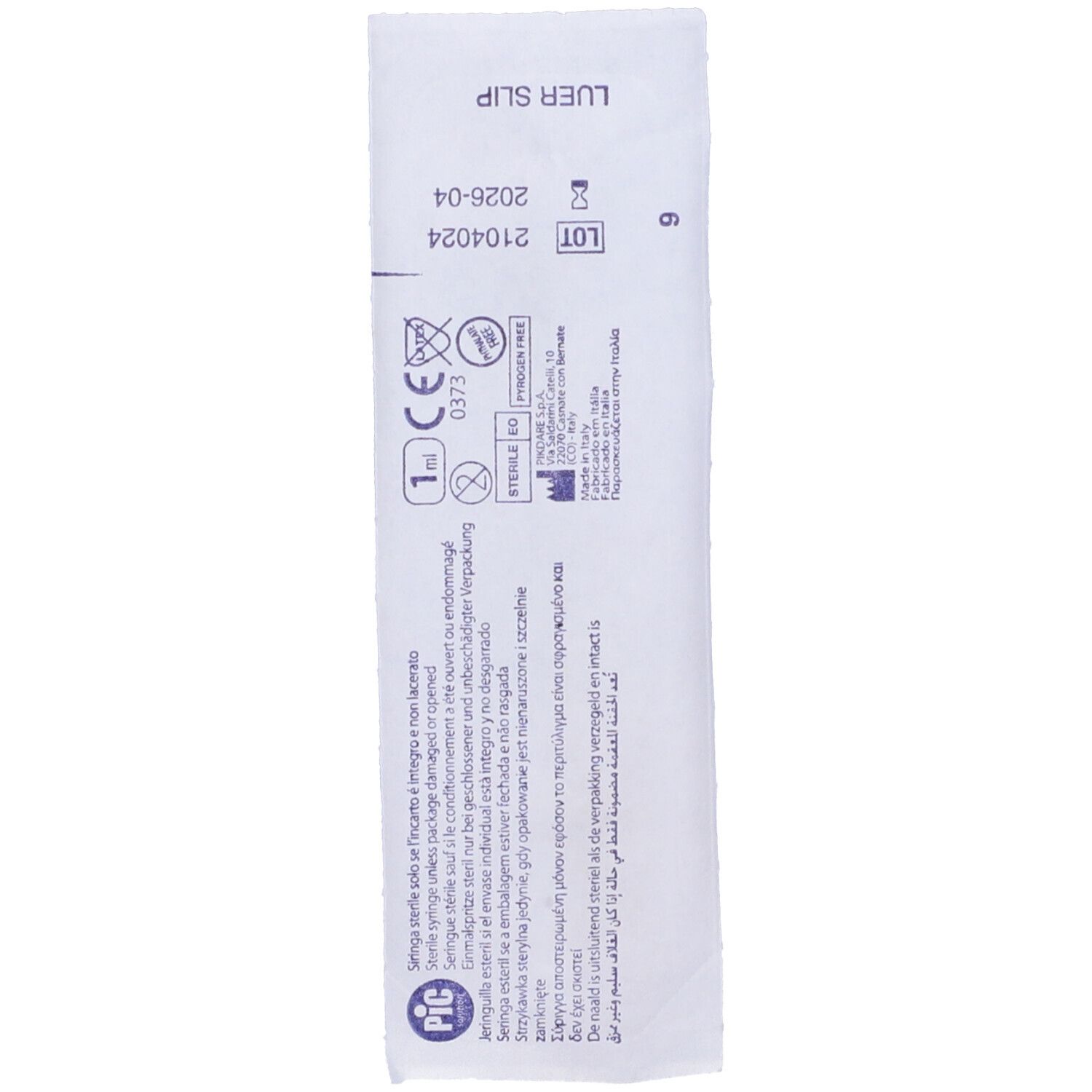 Verpackung einer Spritze. Sterile Verpackung mit Informationen und CE-Kennzeichnung. Text in mehreren Sprachen.