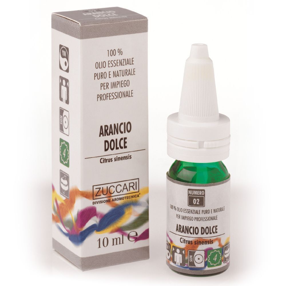 Flacone e scatola. Scritto: Arancio Dolce, 10 ml. Logo Zuccari. Olio essenziale naturale.