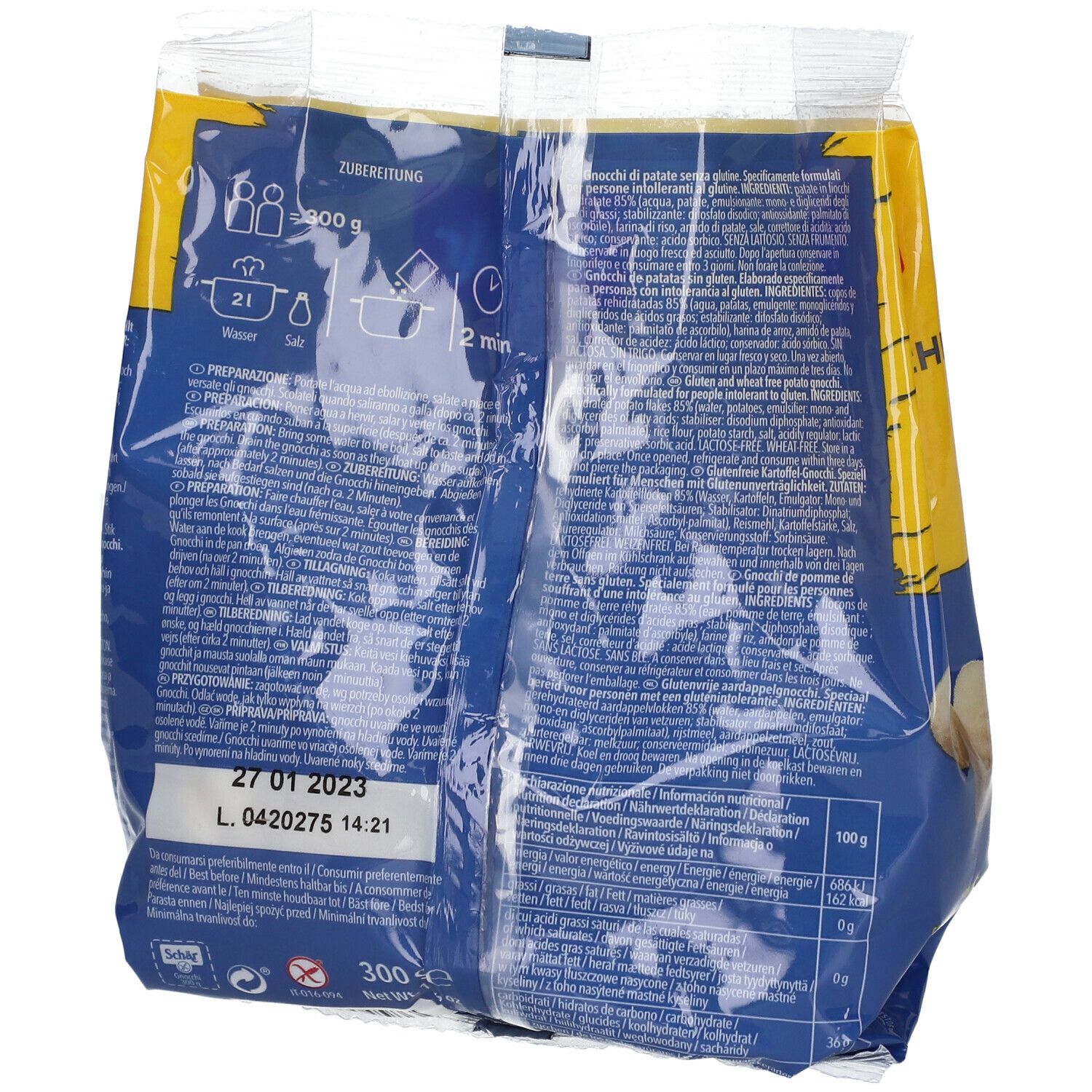 Retro della confezione di gnocchi Schär. Pellicola blu e gialla con testo e istruzioni di cottura. Scadenza: 27.01.2023.