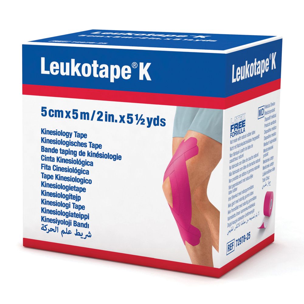 Scatola di nastro kinesiologico rosa. Scritta: Leukotape K, 5cm x 5m. Sulla scatola è illustrato un ginocchio con il nastro.