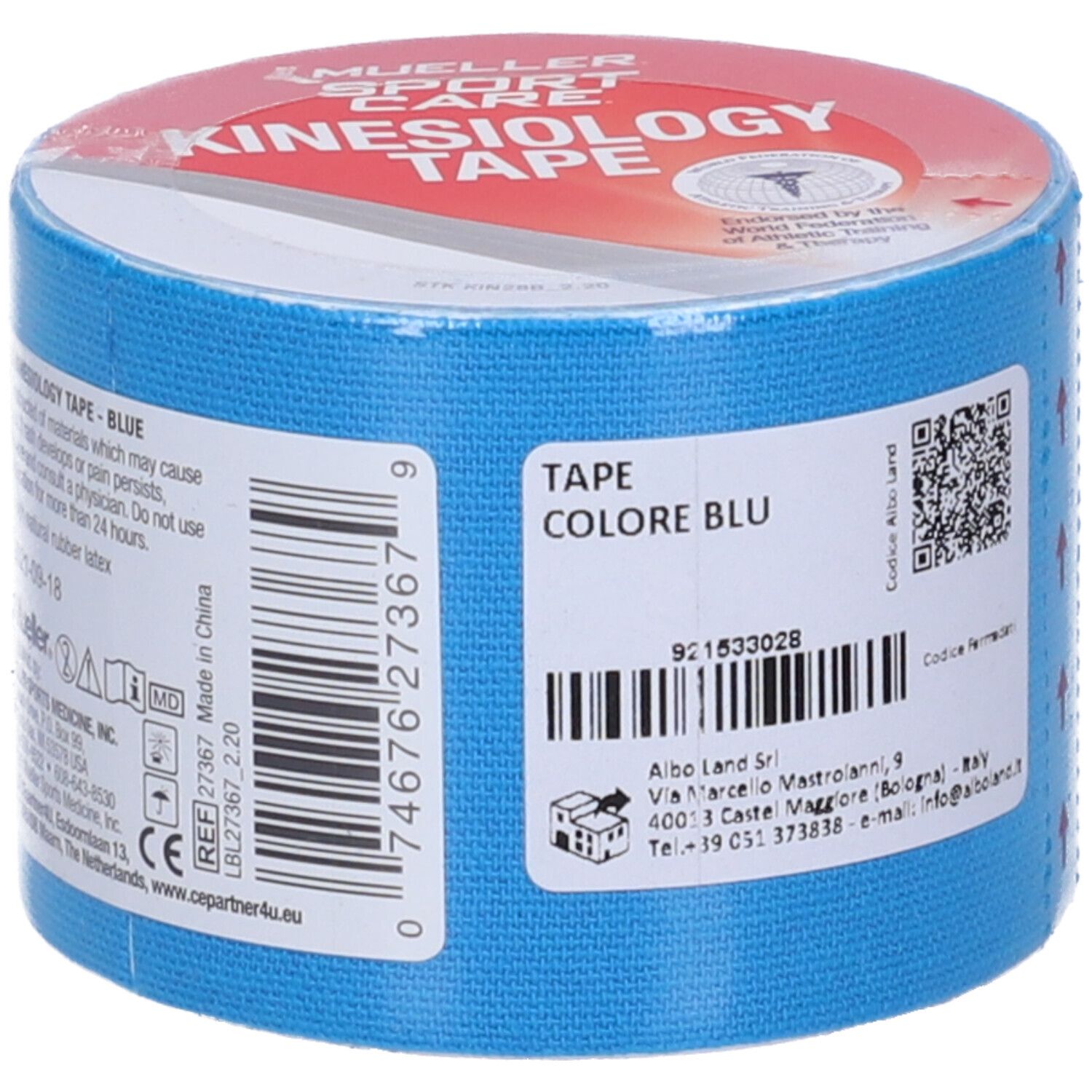 Rotolo di nastro kinesio blu. Stampa: Mueller Sport Care Kinesiology Tape. Etichetta con informazioni sul prodotto.
