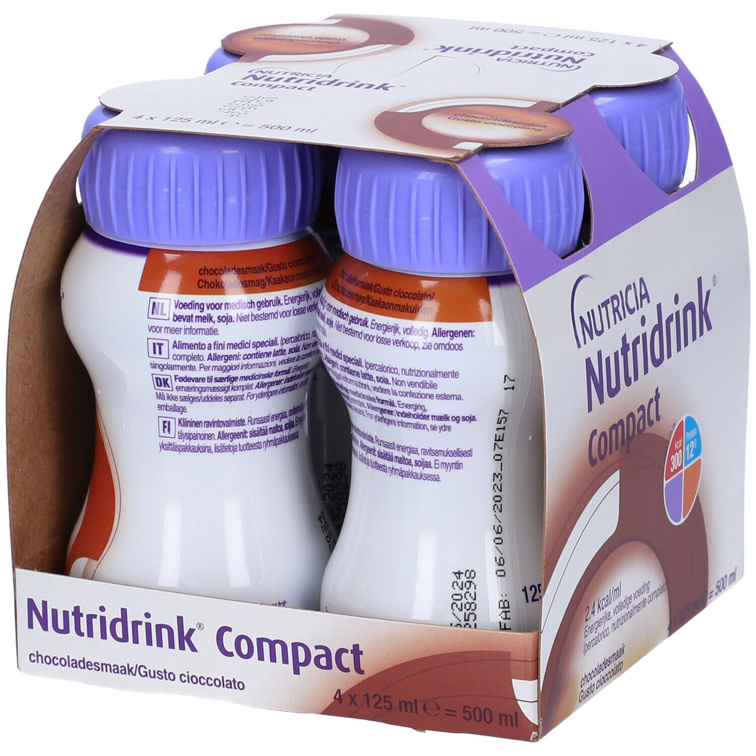 Confezione da quattro bottiglie Nutridrink Compact Cioccolato. Tappi viola, etichetta bianca con logo e testo. Imballaggio in cartone.