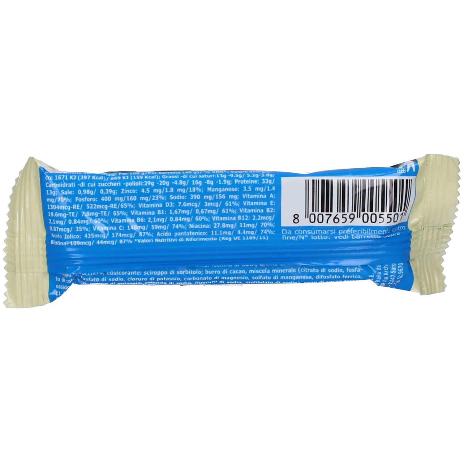 Retro della confezione della barretta proteica. Confezione blu e bianca. Testo e codice a barre.