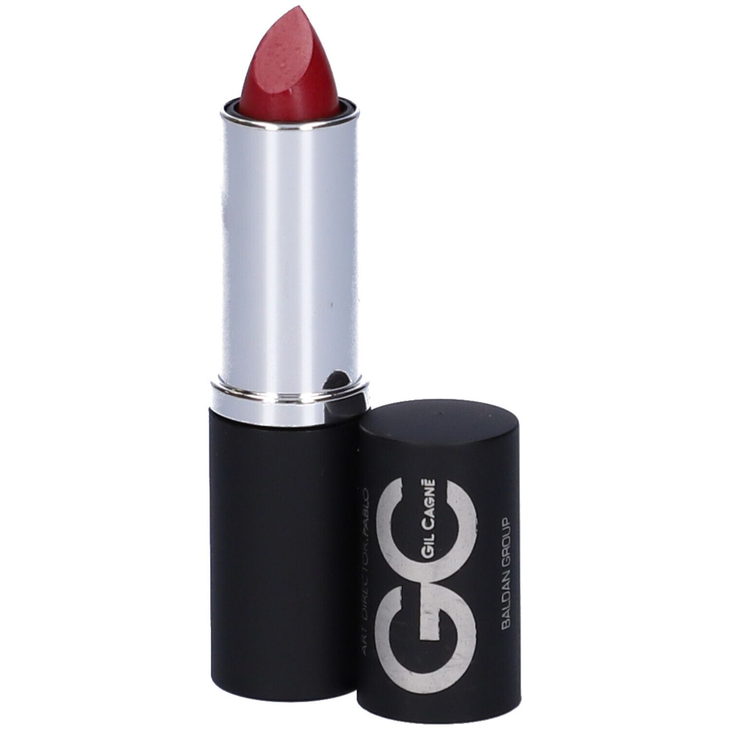 Rossetto rosso con astuccio nero e anello argentato. Tappo con scritta. Aperto.