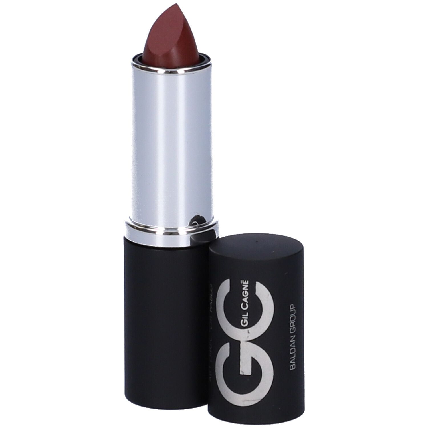 Rossetto con astuccio argentato e cappuccio nero. Sul cappuccio c'è scritto 'GC' e 'GIL CAGNÉ'.