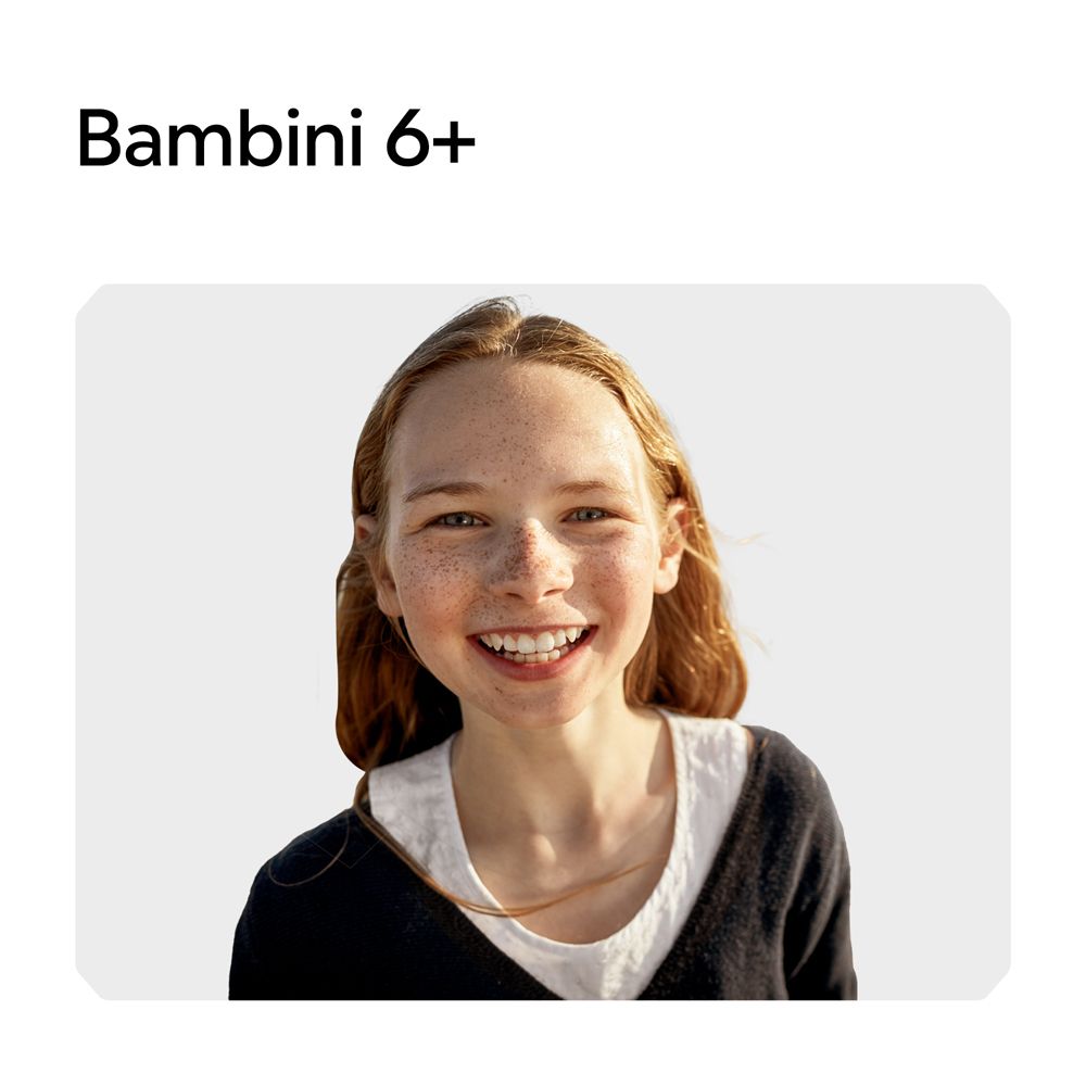 Lächelndes Mädchen mit Sommersprossen, 6+ Jahre.