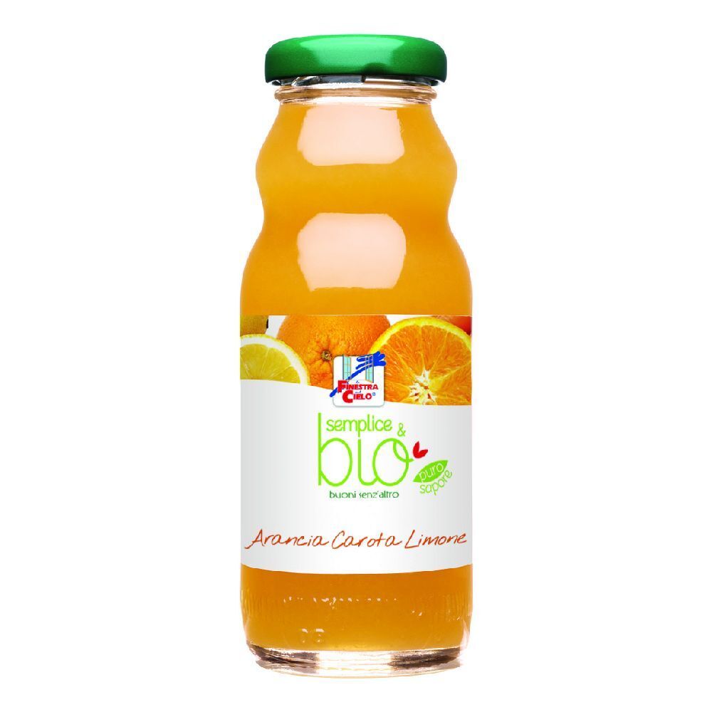 Bottiglia di vetro con tappo verde. Etichetta con nome del prodotto e immagini di arance, carote e limoni.
